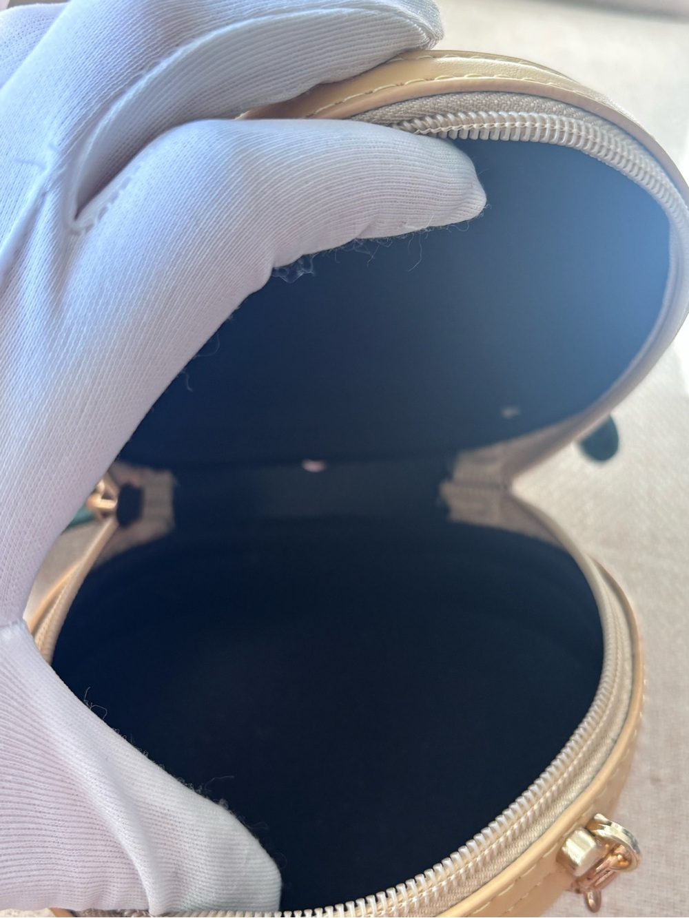 Apple Crossbody/Clutch Purse - Picture 4 of 6